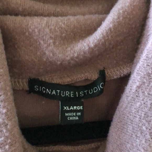 Signature Studio purple mock neck sweatshirt with reversed seems in size XL - Picture 4 of 5